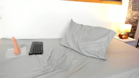 Lia James online show from 4, 2, 2026