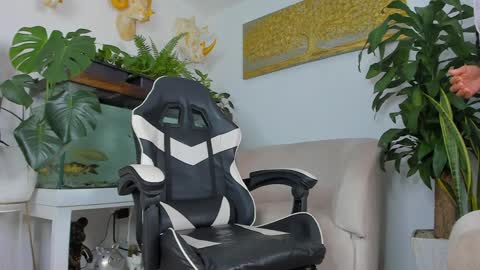 lia_lovelly online show from 5, 4, 2026