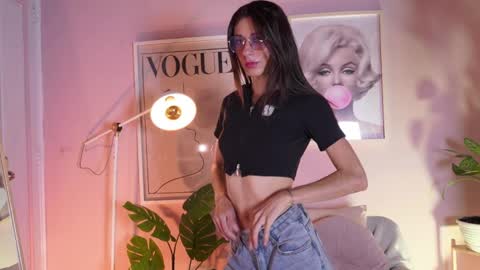 Lia  online show from 7, 4, 2026