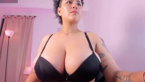 Snapshot of liaamoretzz chatting on 11, 2, 2026 liaa moretzz online show from 11, 2, 2026