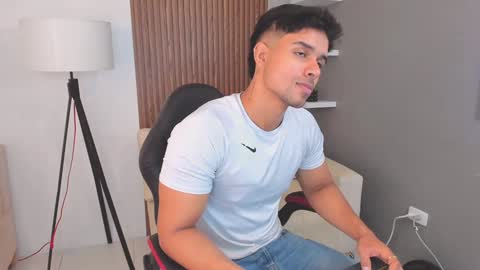 Liam Collins online show from 2, 2, 2025