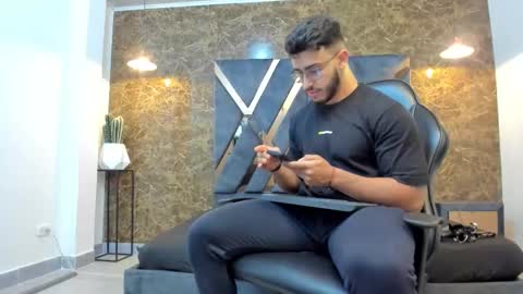 LIAM KLEIN online show from 15, 9, 2025