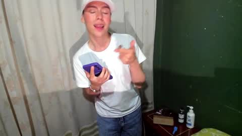 Snapshot of liam_oasiss chatting on 8, 2, 2025 liam_oasiss online show from 8, 2, 2025