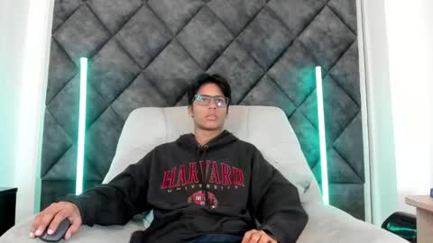 Liam twink big dick online show from 11, 5, 2026