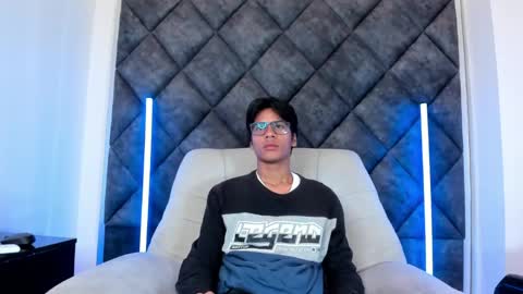 Liam twink big dick online show from 13, 5, 2026