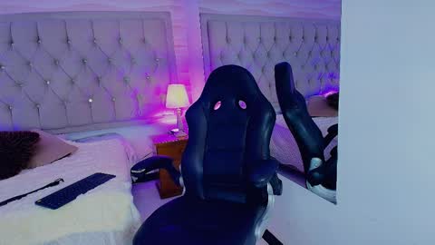 Lia  online show from 7, 4, 2026