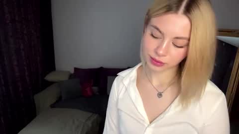 Snapshot of lil_elisa chatting on 11, 9, 2025 Elisa  online show from 11, 9, 2025