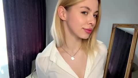 Snapshot of lil_elisa chatting on 12, 9, 2025 Elisa  online show from 12, 9, 2025