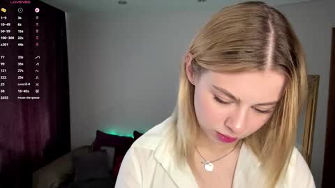 Snapshot of lil_elisa chatting on 19, 9, 2025 Elisa  online show from 19, 9, 2025