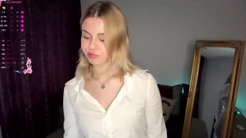 Snapshot of lil_elisa chatting on 22, 9, 2025 Elisa  online show from 22, 9, 2025