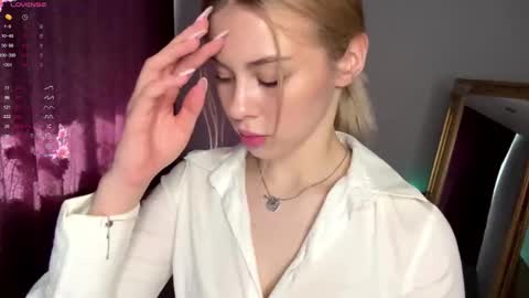 Snapshot of lil_elisa chatting on 24, 9, 2025 Elisa  online show from 24, 9, 2025