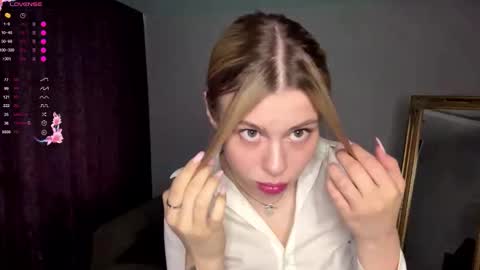 Snapshot of lil_elisa chatting on 25, 9, 2025 Elisa  online show from 25, 9, 2025