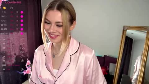 Snapshot of lil_elisa chatting on 6, 10, 2025 Elisa  online show from 6, 10, 2025