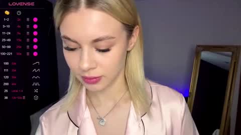 Snapshot of lil_elisa chatting on 15, 10, 2025 Elisa  online show from 15, 10, 2025