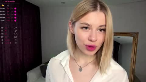 Snapshot of lil_elisa chatting on 17, 10, 2025 Elisa  online show from 17, 10, 2025