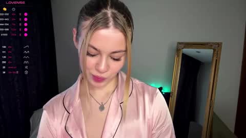 Snapshot of lil_elisa chatting on 26, 10, 2025 Elisa  online show from 26, 10, 2025