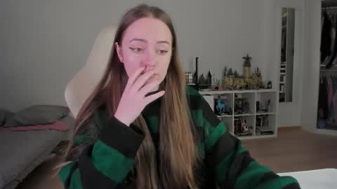 Snapshot of lil_happiness chatting on 25, 5, 2026 for free registration 3 online show from 25, 5, 2026
