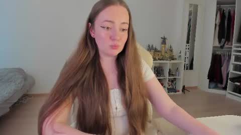 Snapshot of lil_happiness chatting on 22, 6, 2026 for free registration 3 online show from 22, 6, 2026