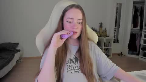 Snapshot of lil_happiness chatting on 1, 7, 2026 for free registration 3 online show from 1, 7, 2026