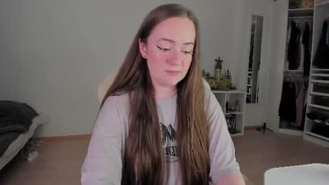 Snapshot of lil_happiness chatting on 4, 7, 2026 for free registration 3 online show from 4, 7, 2026