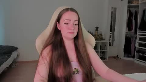 Snapshot of lil_happiness chatting on 5, 7, 2026 for free registration 3 online show from 5, 7, 2026