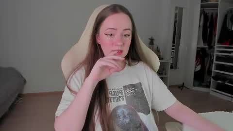 Snapshot of lil_happiness chatting on 17, 7, 2026 for free registration 3 online show from 17, 7, 2026