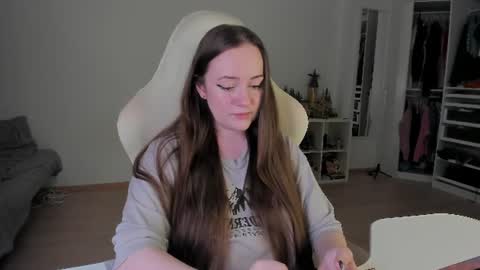 Snapshot of lil_happiness chatting on 27, 7, 2026 for free registration 3 online show from 27, 7, 2026