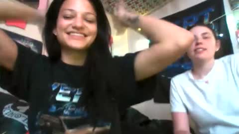 Snapshot of lil_luluvert chatting on 9, 6, 2026 lil_luluvert online show from 9, 6, 2026