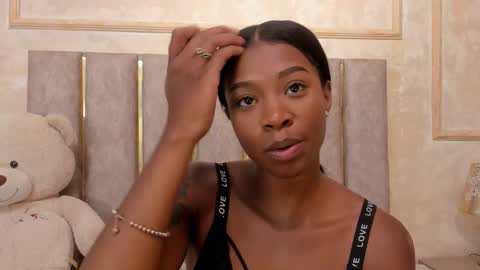 lila bailey  online show from 12, 11, 2025