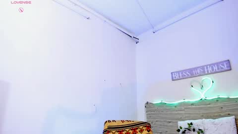 Lilah Sweet online show from 9, 1, 2025