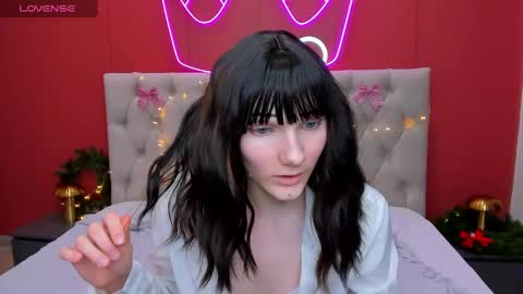 Lilli  follow me kiss online show from 5, 1, 2025