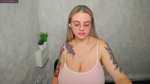 Snapshot of liliaterenzi_ chatting on 9, 7, 2026 Lilia online show from 9, 7, 2026