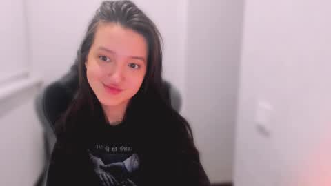 Snapshot of lililaluna chatting on 1, 2, 2025             ...  online show from 1, 2, 2025