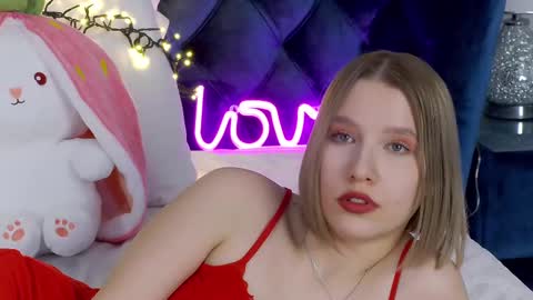 LiliLinn online show from 3, 3, 2025