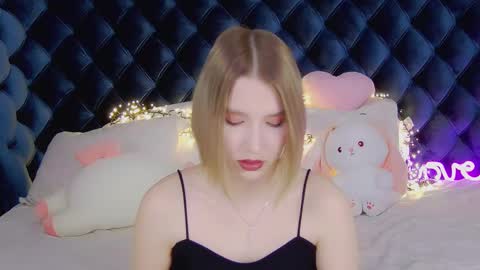 LiliLinn online show from 8, 3, 2025