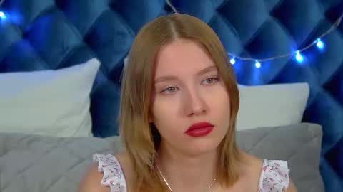 LiliLinn online show from 23, 12, 2025