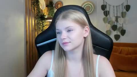 Snapshot of lilitrosen chatting on 10, 10, 2025 lilitrosen online show from 10, 10, 2025