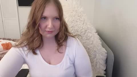 Snapshot of lilleambi chatting on 26, 11, 2025 Anni online show from 26, 11, 2025