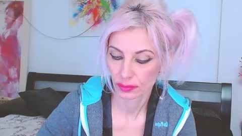 Lara online show from 4, 3, 2025