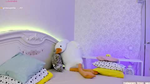 LilliMoore online show from 6, 3, 2025