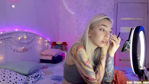 LilliMoore online show from 13, 10, 2025