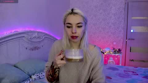 LilliMoore online show from 15, 11, 2025