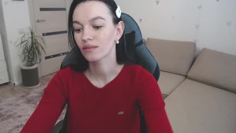 Snapshot of lilliyves chatting on 9, 4, 2026 lilliyves online show from 9, 4, 2026