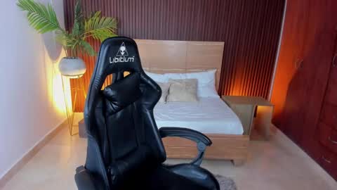 L I L L Y online show from 6, 2, 2025