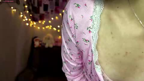 Snapshot of lilly_lilithh chatting on 2, 7, 2026 Lilith online show from 2, 7, 2026