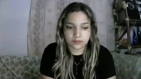 Snapshot of lilly_ocean22 chatting on 1, 4, 2026 Sey - Lilly online show from 1, 4, 2026