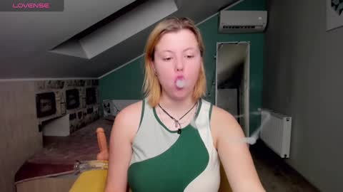 Lilly Depp online show from 17, 12, 2024