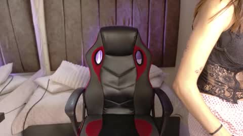 Lily online show from 10, 11, 2025