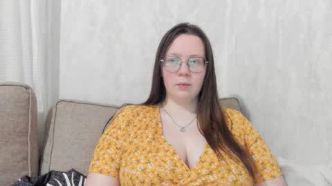 Lily Chays online show from 6, 1, 2026