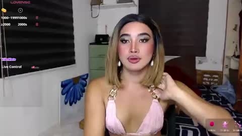 Snapshot of lily_darling chatting on 12, 10, 2025 Lily Darling online show from 12, 10, 2025